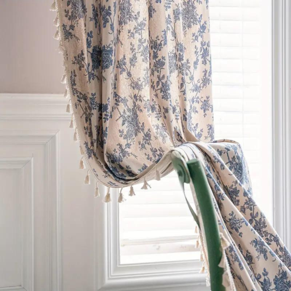 Boreal Floral Vorhang - Halbtransparent, Blaues Rosenmuster, 100% Polyester 0