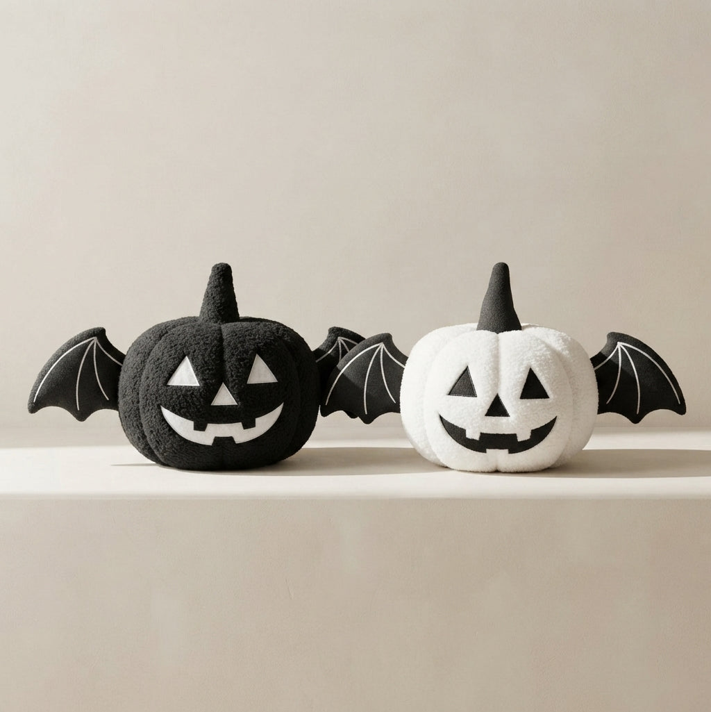 Elysia Pumpkin Kissen - Weiches Plüsch, Fledermausflügel-Design 1
