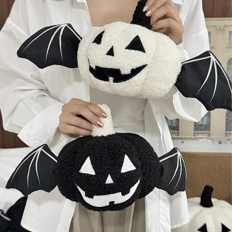 Elysia Pumpkin Kissen - Weiches Plüsch, Fledermausflügel-Design 2