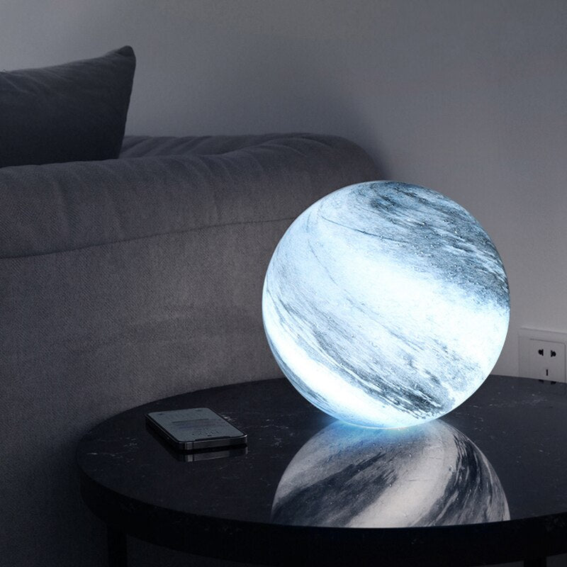 Gloria LED Tischlampe - Glasoptik mit Wirbelmuster, USB-betrieben 3