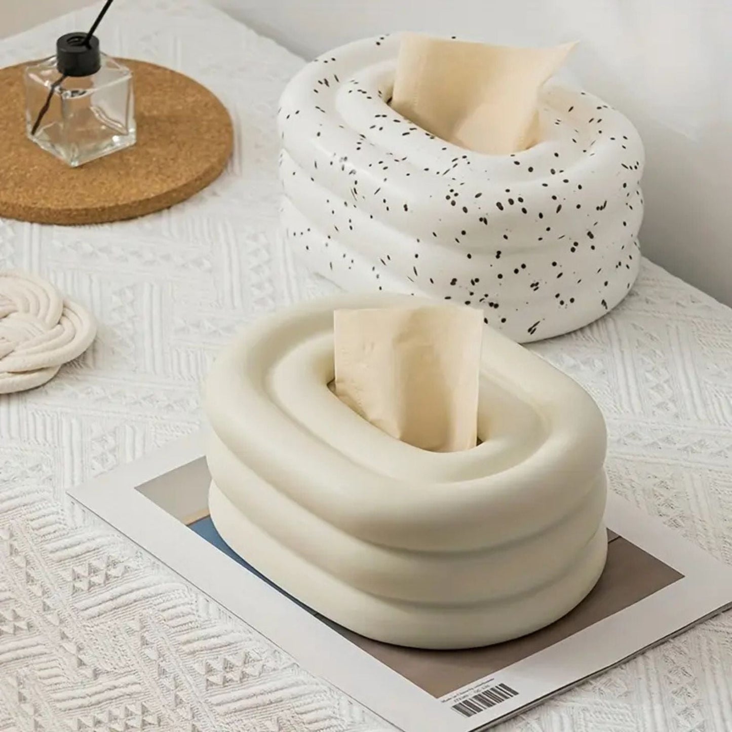 Gloria Tissue Holder - Lustre-Keramik, Cremefarbenes Windring-Design 1