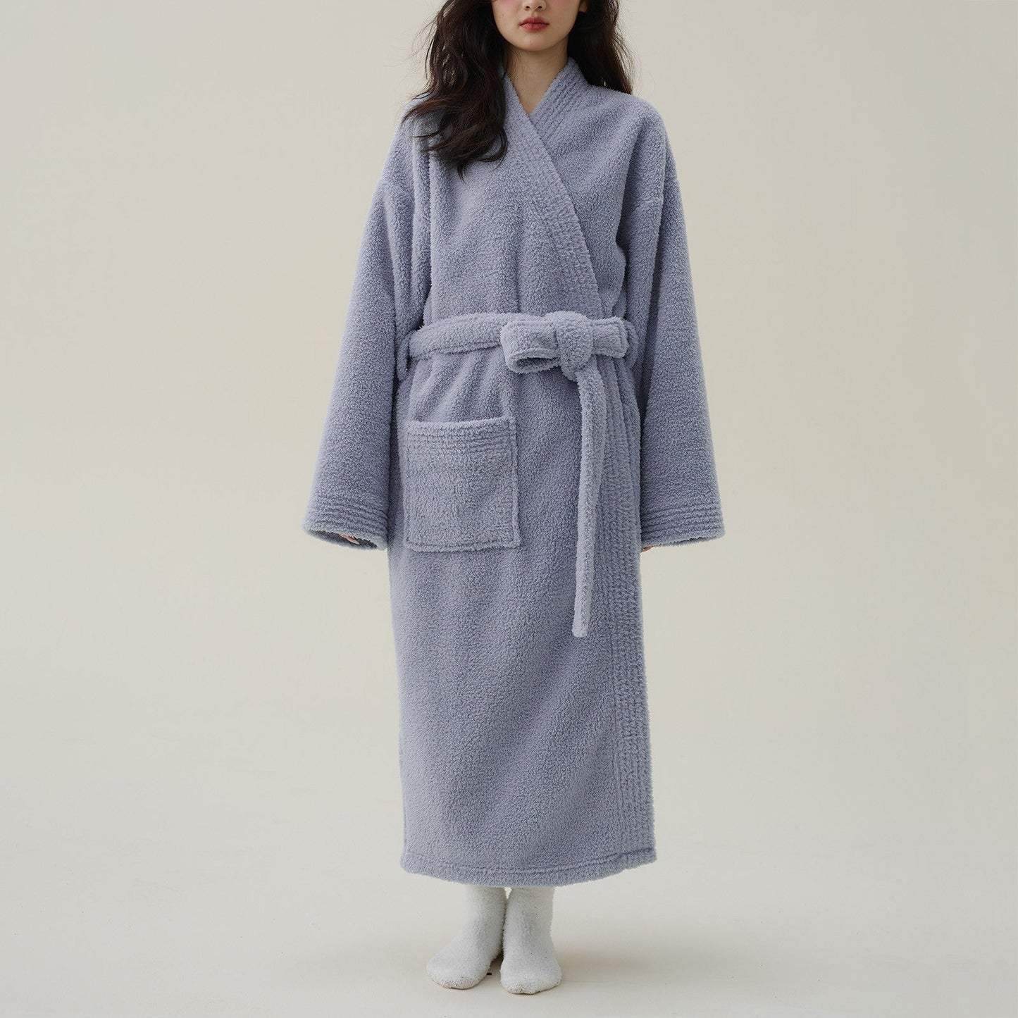 Liora Damen Bademantel Lang - Flauschig, Kimono-Schnitt, Winterkomfort 3