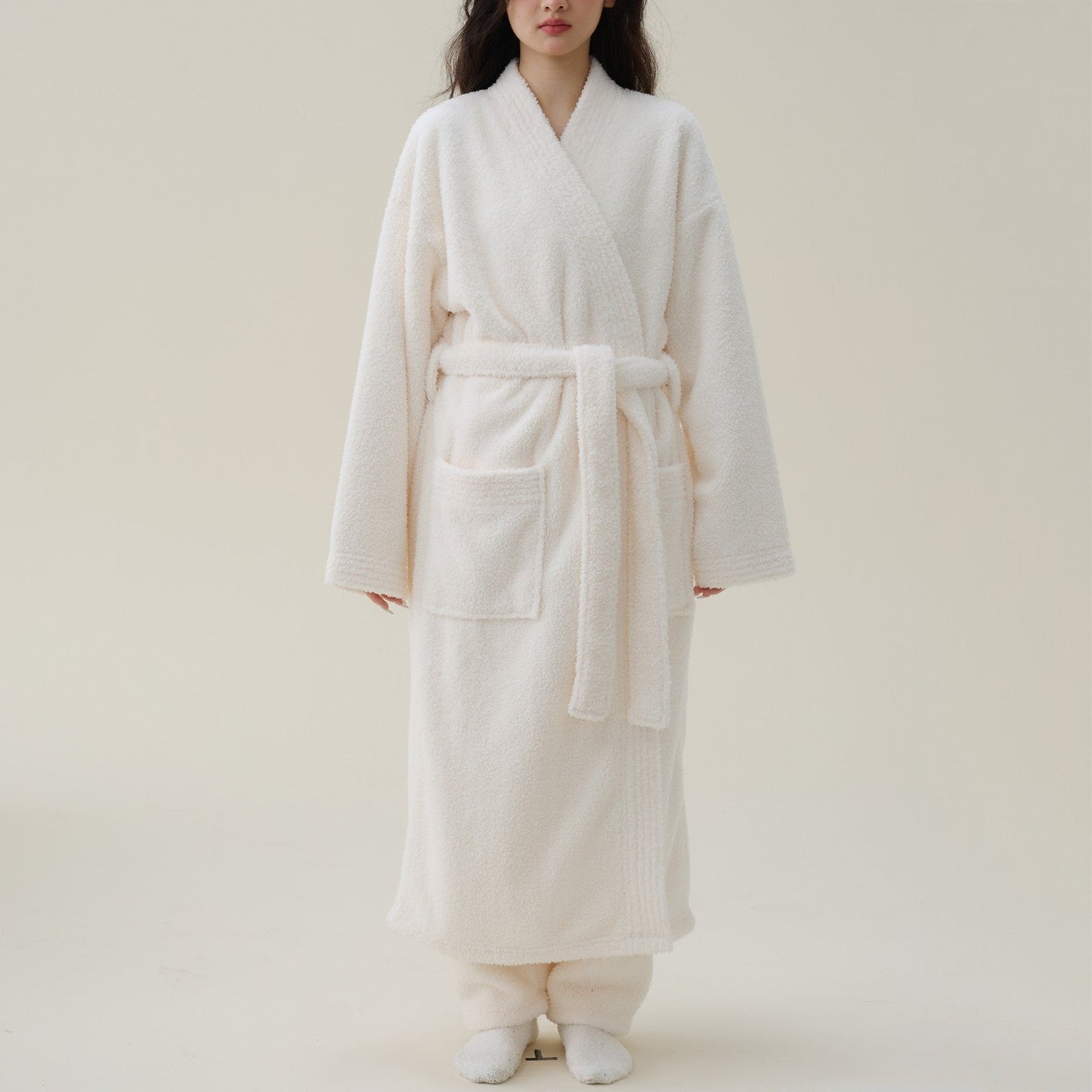 Liora Damen Bademantel Lang - Flauschig, Kimono-Schnitt, Winterkomfort 4