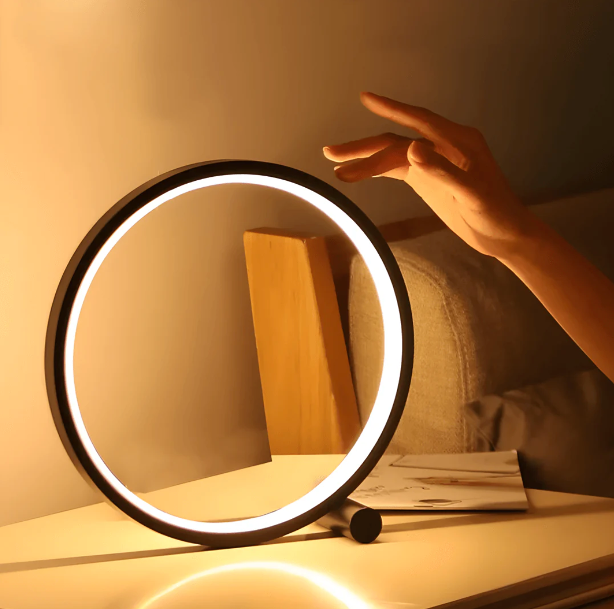 Liora LED-Tischlampe - Modernes Design, Touch-Steuerung, Stufenlos Dimmbar 0