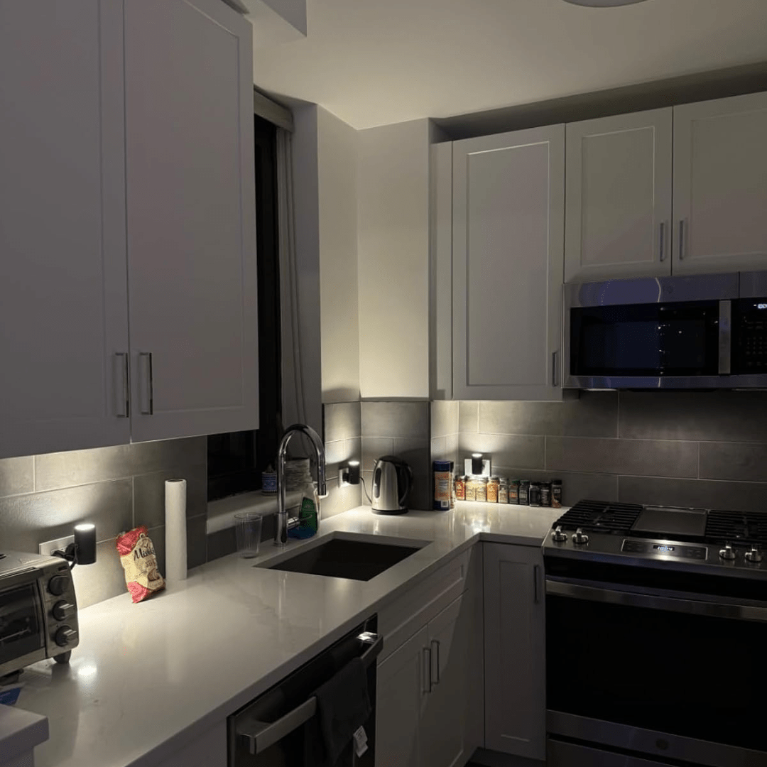 AuraPlug™ - LED Steckdosenlampe - Modernes Design - Automatisches Nachtlicht