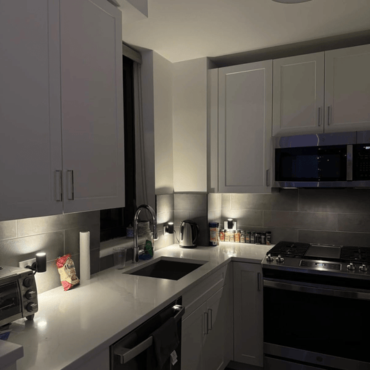 AuraPlug™ - LED Steckdosenlampe - Modernes Design - Automatisches Nachtlicht